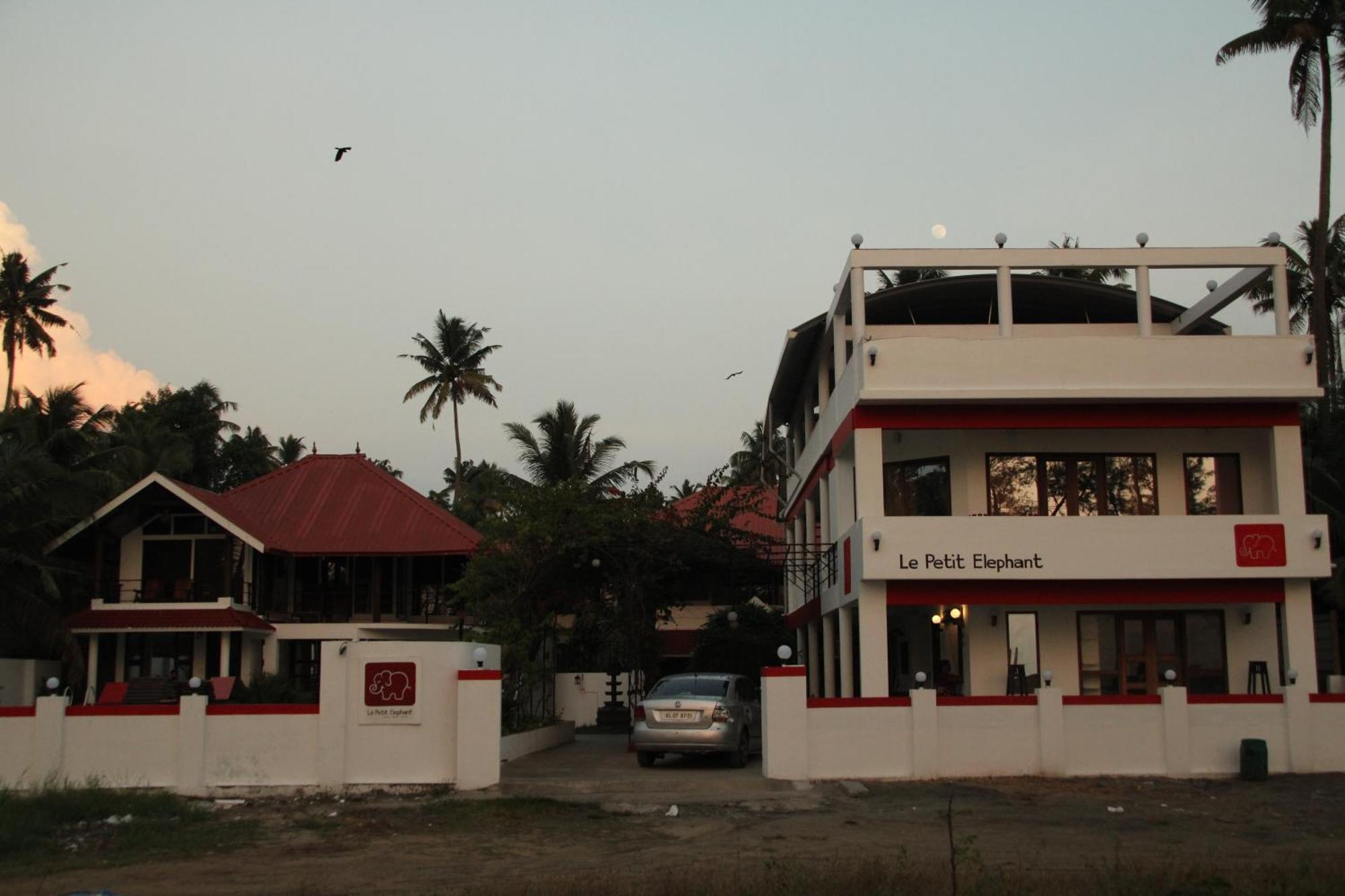 Petit Elephant Cherai Beach Exterior photo